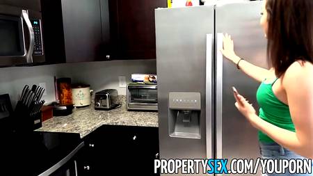 Парень нежно присунул возбудившейся красавице