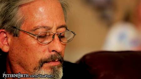 Симпатичная девчонка дождалась встречи с любимым