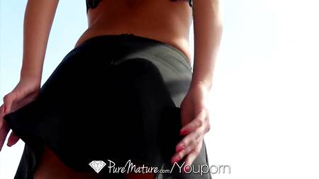 Миниатюрная блондинка испытывает наслаждение с любимым парнем