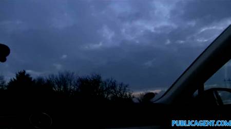 Горячая брюнетка изрядно поработала телом