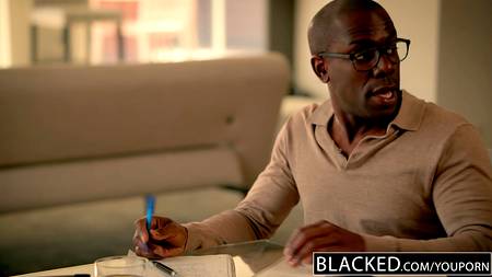 Чернокожий репетитор отымел до изнеможения похотливую студентку