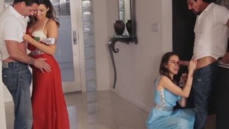 Девушка воплотила желания в жаркой оргии