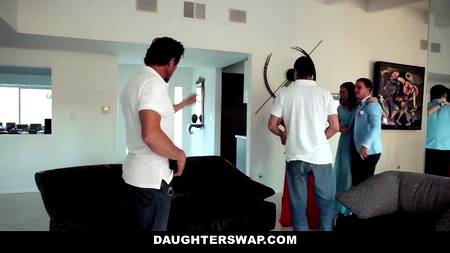 Девушка воплотила желания в жаркой оргии