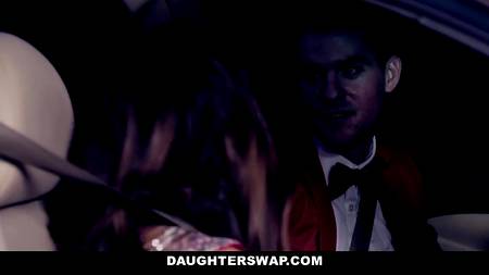 Девушка воплотила желания в жаркой оргии