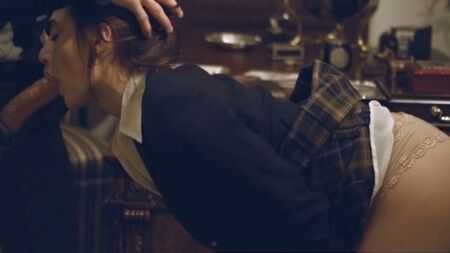 Похотливая студентка спровоцировала зрелого препода ей вдуть