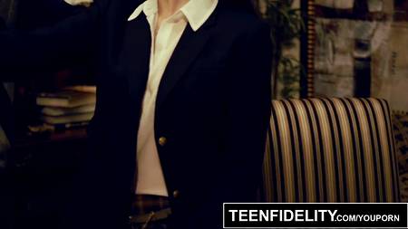 Похотливая студентка спровоцировала зрелого препода ей вдуть