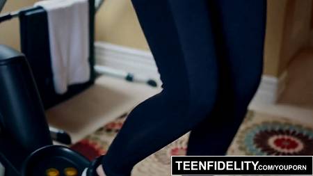 Масажист присунул хуй в вагину жаждущей секса клиентке