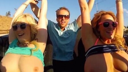 Незабываемый сиськотрах в исполнении пышногрудых девиц