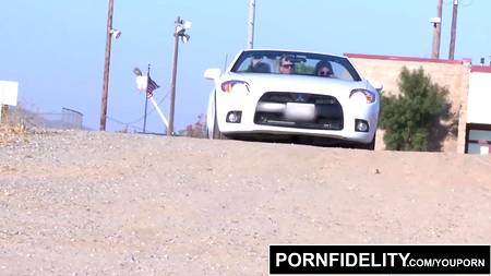 Незабываемый сиськотрах в исполнении пышногрудых девиц