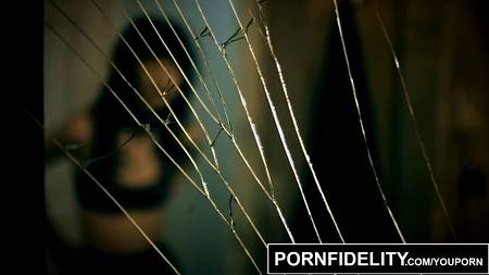 После глубокого минета страстная девка захотела в попу