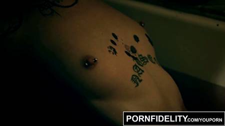 После глубокого минета страстная девка захотела в попу