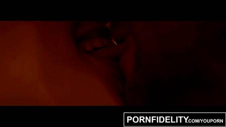 Гангстер грубо вдул сексапильную девушку в шляпе