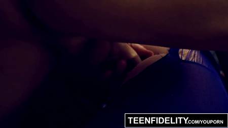 Старый препод вдул стоящей раком студентке