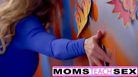 Молодая пара приготовила незабываемый сюрприз для шикарной женщины