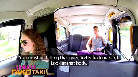 Таксистка раскрутила пассажира побаловать ее членом