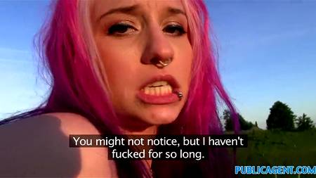 Грудастая сучка отрабатывает пиздой деньги