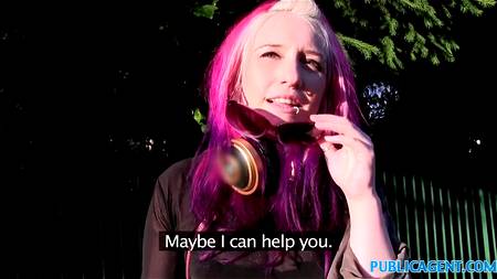 Грудастая сучка отрабатывает пиздой деньги