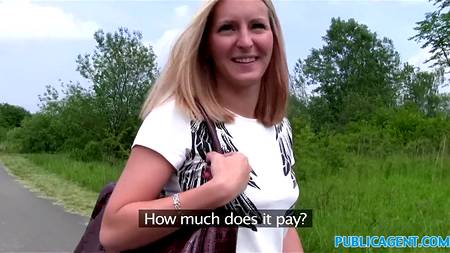 Агент запикапил на улице телку желающею заработать пиздой