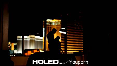 Мужчина провел незабываемый вечер в обществе страстной брюнетки