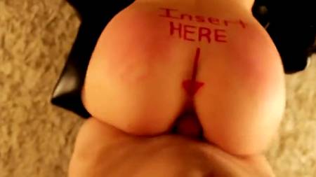 Удовлетворенный анальным сексом парень накончал в жопу милой сучке