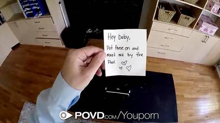 Оттраханная от первого лица краля получила в рот смачный выстрел спермы