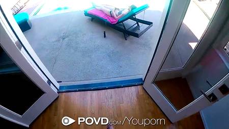 Оттраханная от первого лица краля получила в рот смачный выстрел спермы