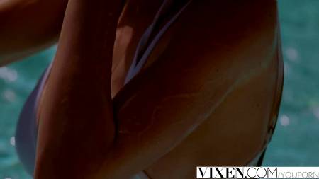 Молодая блондинка соблазнила взрослого мужика