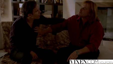 Молодая блондинка соблазнила взрослого мужика