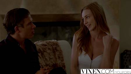 Молодая блондинка соблазнила взрослого мужика