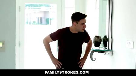 Блондинка с большими упругими буферами осчастливила парня