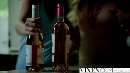 Две девахи доставили мужику фантастическое наслаждение