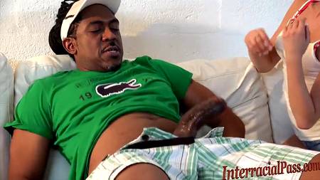 Блондинка отдалась на кастинге чернокожему