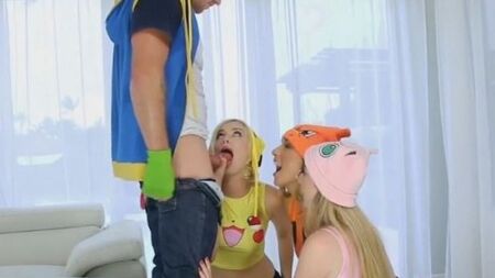 Развел на секс трех сексуальных косплеерш