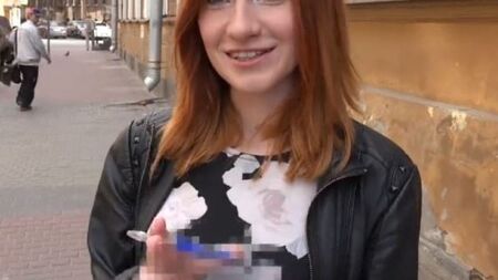 Рыжая молодуха проходит кастинг на хую зрелого порно агента