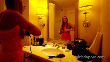 Порно агент шпилит на кастинге сексапильную телку с маленькой грудью