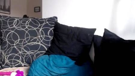 Шикарная телка мастурбирует в онлайн трансляции