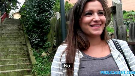 Привлекательная девчонка подработала пиздой