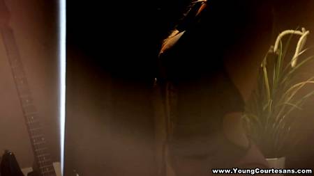 Русская телка осчастливила парня анальным сексом