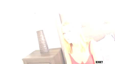 Деваха выполнила все желания похотливого шантажиста