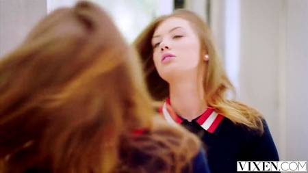 Длинноногая красотка соблазнила парня своей сестры