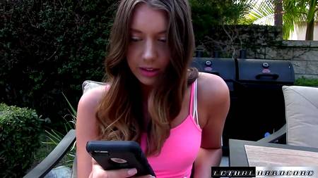 Мужик довел до струйного оргазма молоденькую телку