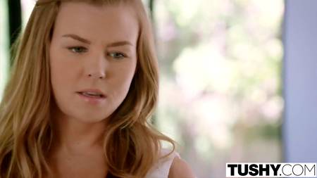 Блондинка осчастливила парня узким анальным отверстием