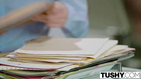 Сногсшибательная Jean Val Jean получила член между булок