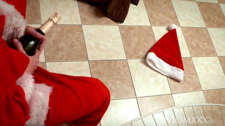 Дед Мороз наслаждается шикарным телом Снегурочки