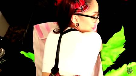 Пацан сбивает анальную девственность развратной студентке