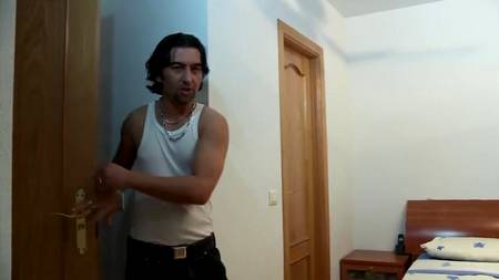 Порно агент оприходовал на кастинге сучку на глазах ее хахаля