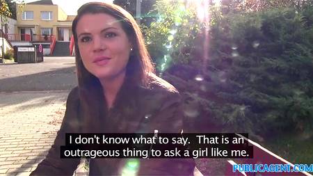 Симпатичная девушка заработала пиздой деньжат