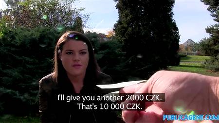 Симпатичная девушка заработала пиздой деньжат