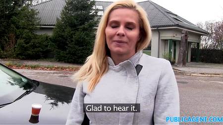 Порно агент проводит кастинг блондинки у себя а машине