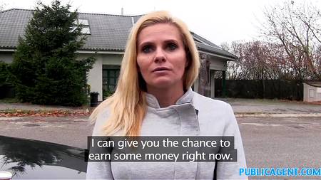 Порно агент проводит кастинг блондинки у себя а машине